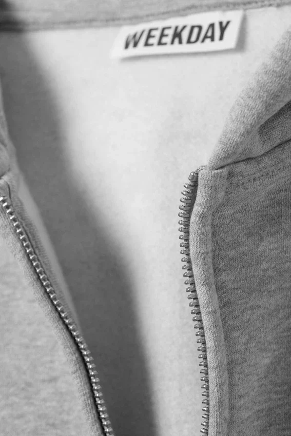 Weit geschnittener Kapuzenpullover mit Reißverschluss – Grau meliert Weit geschnittener Kapuzenpullover mit Reißverschluss – Grau meliert