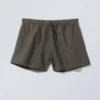 Weite, gewaschene Pull-On-Shorts – Dark Mole