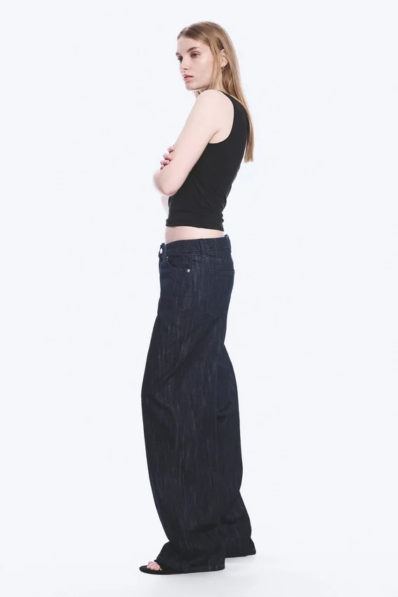 Weite Jeans mit mittlerer Leibhöhe und weitem Bein – Slub-Waschung – Dunkelblau Weite Jeans mit mittlerer Leibhöhe und weitem Bein – Slub-Waschung – Dunkelblau