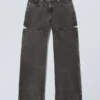 Weite, locker sitzende Jeans – Black Tie Weite, locker sitzende Jeans – Black Tie