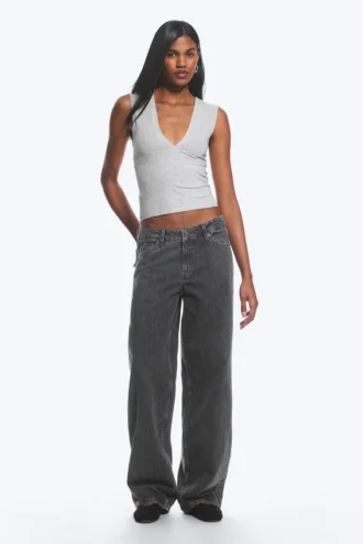 Weite, locker sitzende Low-Rise-Jeans – Risso Black – Schwarz