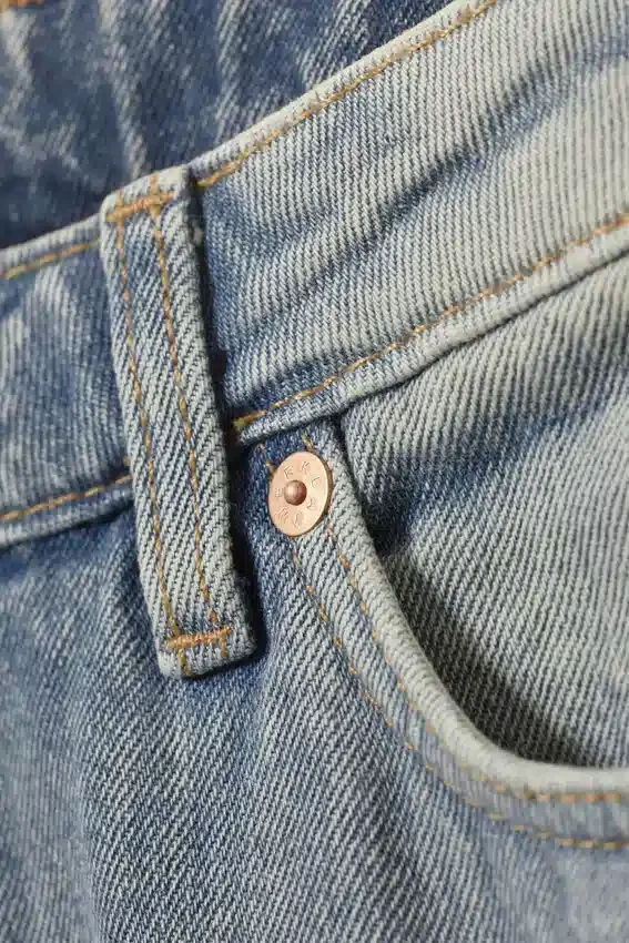 Weite, locker sitzende Low-Rise-Jeans – Stained Blue Weite, locker sitzende Low-Rise-Jeans – Stained Blue
