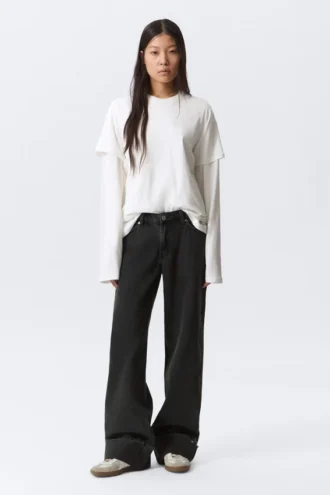 Weite Low-Rise-Jeans mit weitem Saum – Elegie Black – Schwarz