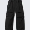 Weite Plissee-Fallschirm-Hose – Schwarz Weite Plissee-Fallschirm-Hose – Schwarz