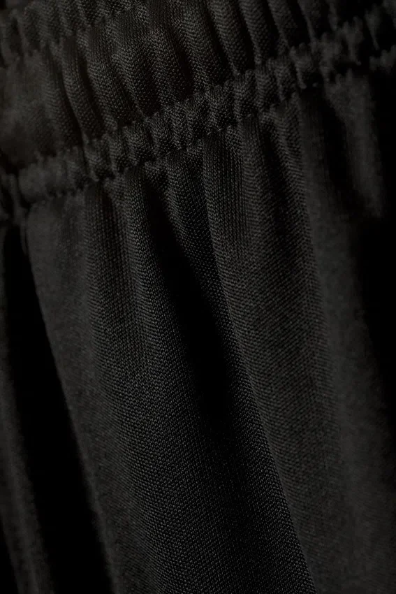 Weite Shorts mit Farbblock-Design – Schwarz Weite Shorts mit Farbblock-Design – Schwarz