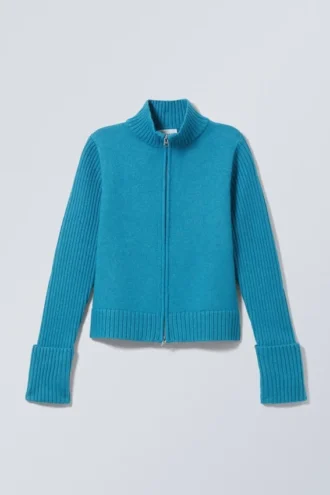Winona-Strickjacke mit Reißverschluss – Hellblau Winona-Strickjacke mit Reißverschluss – Hellblau