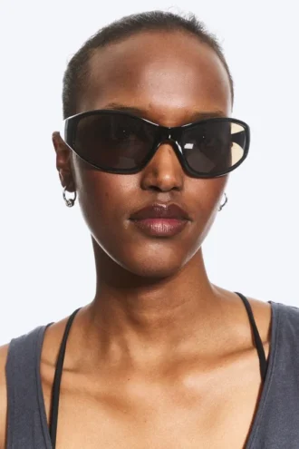 Wrap-Around-Sonnenbrille – Schwarz – Schwarze Gläser