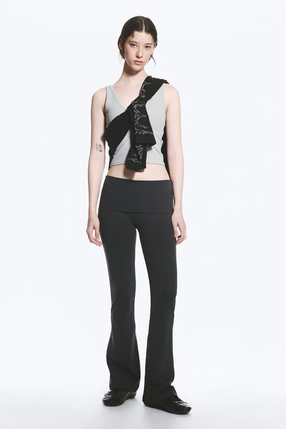 Yoga-Leggings mit gefalteter Taille und ausgestelltem Bein – Dunkelgrau Yoga-Leggings mit gefalteter Taille und ausgestelltem Bein – Dunkelgrau