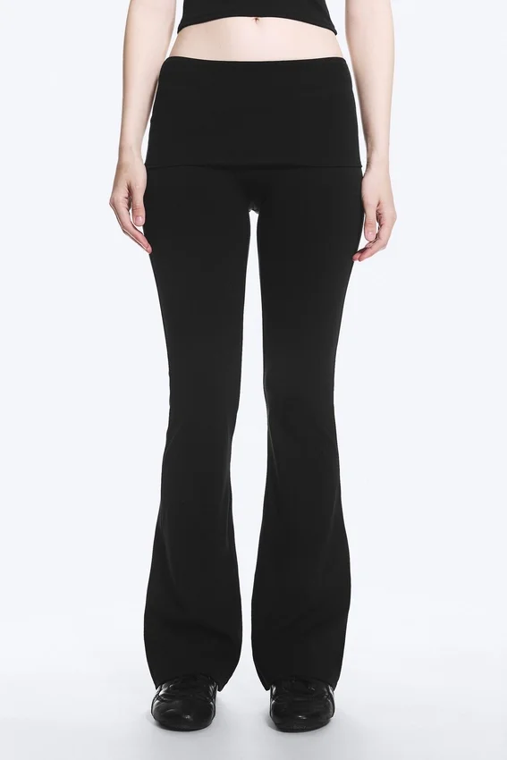 Yoga-Leggings mit gefalteter Taille und ausgestelltem Bein – Schwarz Yoga-Leggings mit gefalteter Taille und ausgestelltem Bein – Schwarz
