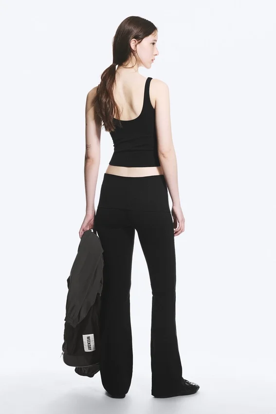 Yoga-Leggings mit gefalteter Taille und ausgestelltem Bein – Schwarz Yoga-Leggings mit gefalteter Taille und ausgestelltem Bein – Schwarz