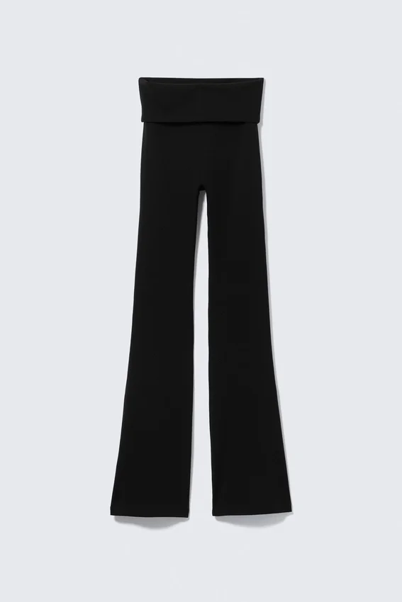Yoga-Leggings mit gefalteter Taille und ausgestelltem Bein – Schwarz Yoga-Leggings mit gefalteter Taille und ausgestelltem Bein – Schwarz
