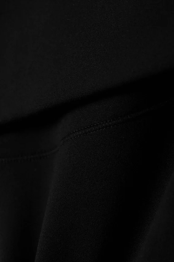 Yoga-Leggings mit gefalteter Taille und ausgestelltem Bein – Schwarz Yoga-Leggings mit gefalteter Taille und ausgestelltem Bein – Schwarz