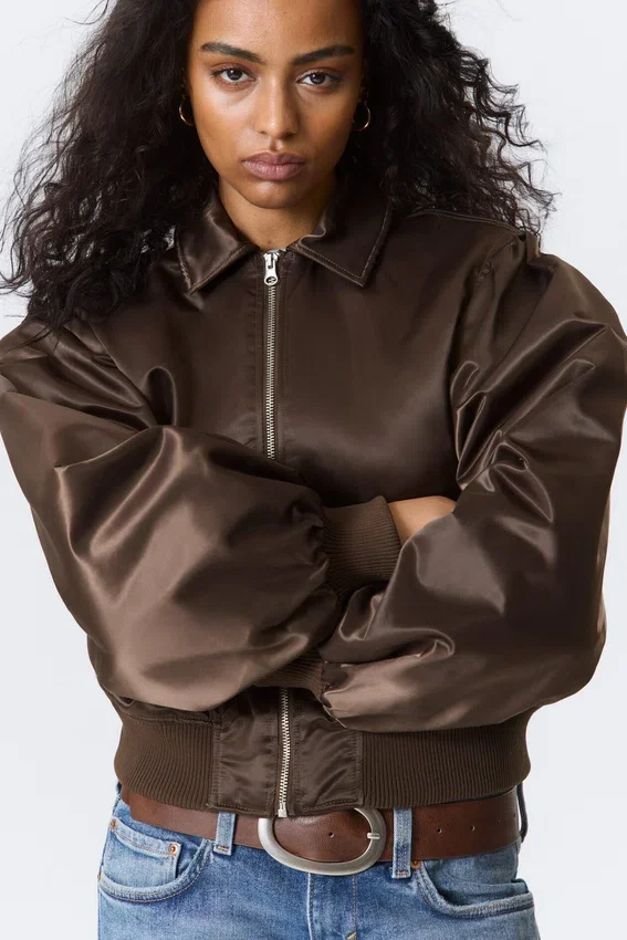 Yulia B Lockere Nylon-Bomberjacke – Dunkelbraun Yulia B Lockere Nylon-Bomberjacke – Dunkelbraun