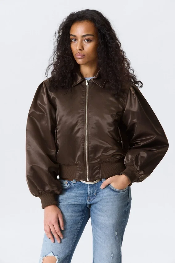 Yulia B Lockere Nylon-Bomberjacke – Dunkelbraun Yulia B Lockere Nylon-Bomberjacke – Dunkelbraun
