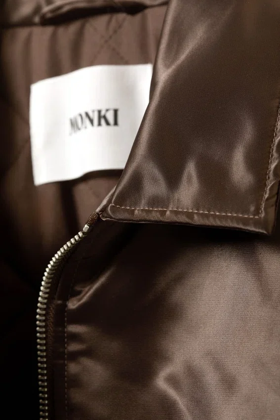 Yulia B Lockere Nylon-Bomberjacke – Dunkelbraun Yulia B Lockere Nylon-Bomberjacke – Dunkelbraun