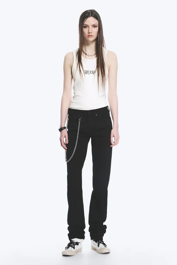 Yungblud Low Rise Slim Straight Leg Jeans – Schwarz Yungblud Low Rise Slim Straight Leg Jeans – Schwarz