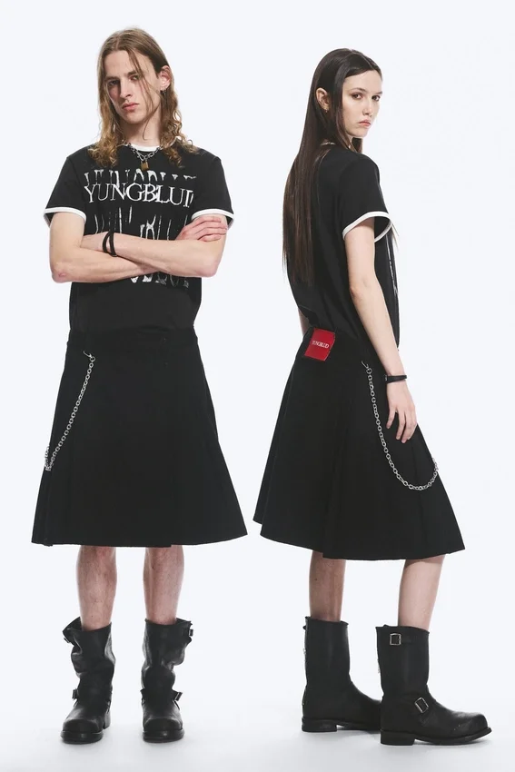 Yungblud Mid Rise Denim Kilt – Schwarz Yungblud Mid Rise Denim Kilt – Schwarz