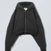Zeilagiger Standard-Kapuzenpullover mit Reißverschluss – Schwarz Zeilagiger Standard-Kapuzenpullover mit Reißverschluss – Schwarz